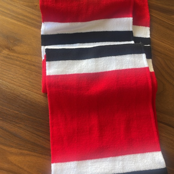 NWT Soft Knit Manchester United FC Scarf - Picture 5 of 5